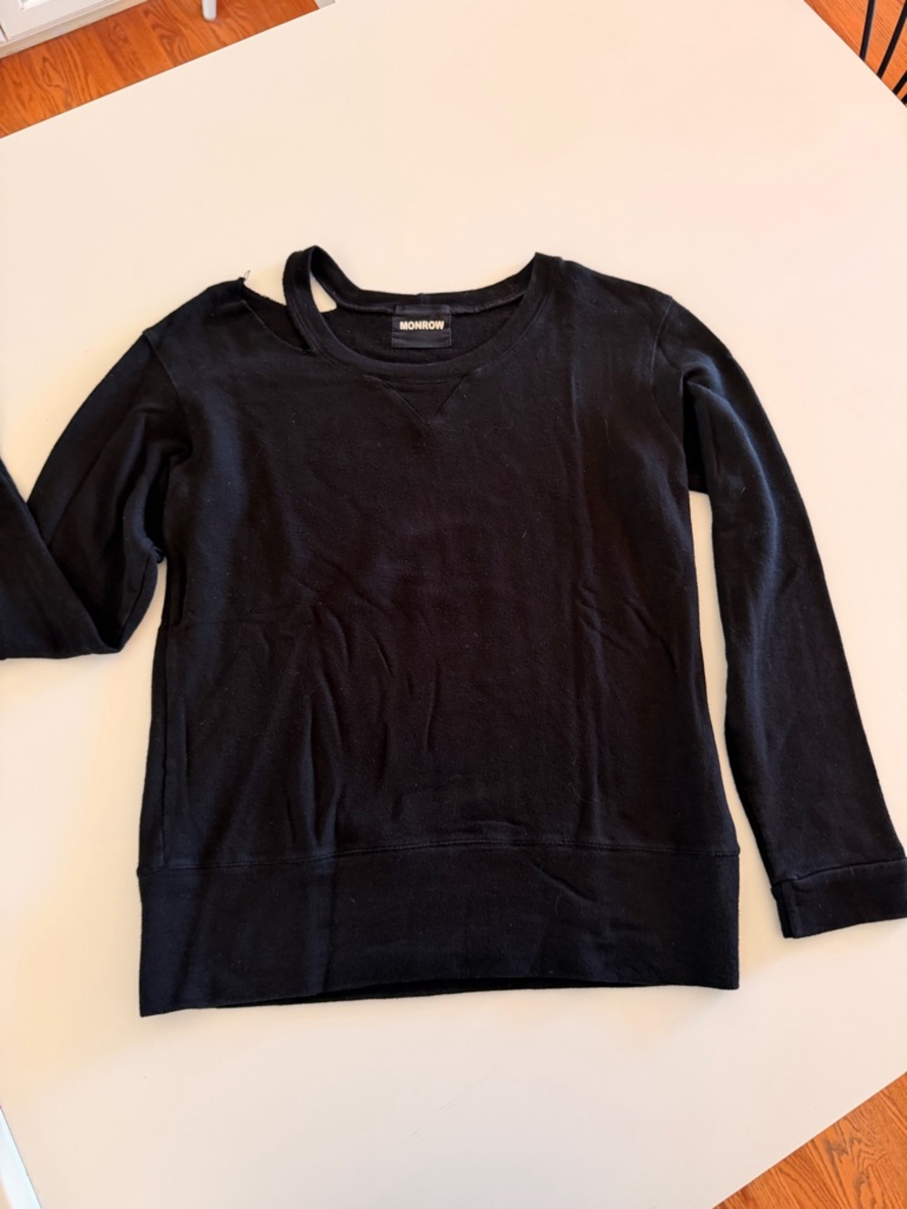 Monrow classic crew neck sweatshirt with distinctive shoulder cutout black Sz S - Picture 2 of 9